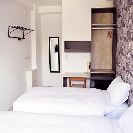 108 House Inn Tainan Bagian luar foto
