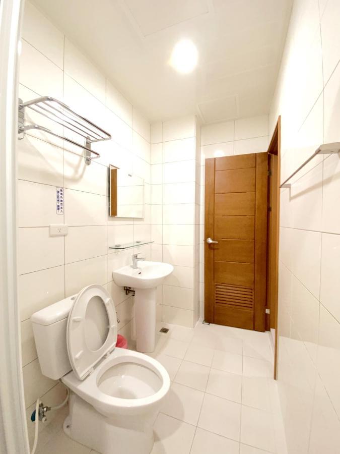 108 House Inn Tainan Bagian luar foto