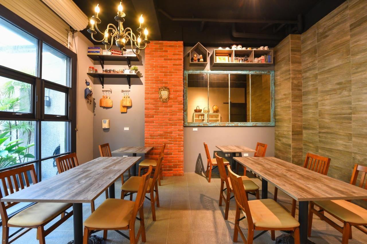 108 House Inn Tainan Bagian luar foto