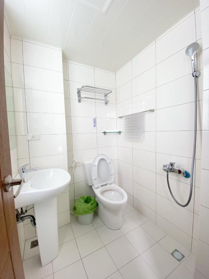 108 House Inn Tainan Bagian luar foto